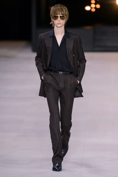 Look 15